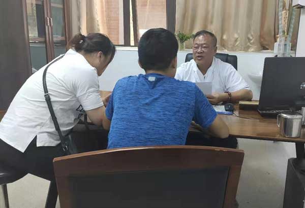 让肝病患者享受北京肝病专家服务:河南省医药附属医院会诊进行时