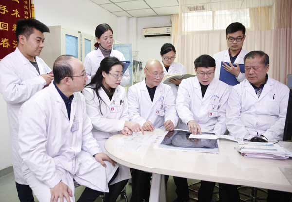 让肝病患者享受北京肝病专家服务:河南省医药附属医院会诊进行时